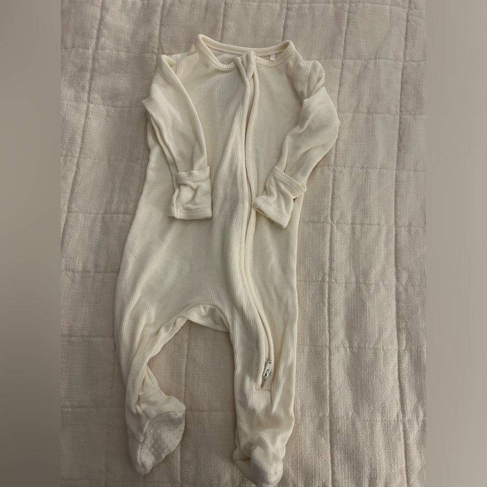 Angel Dear ribbed cream footie